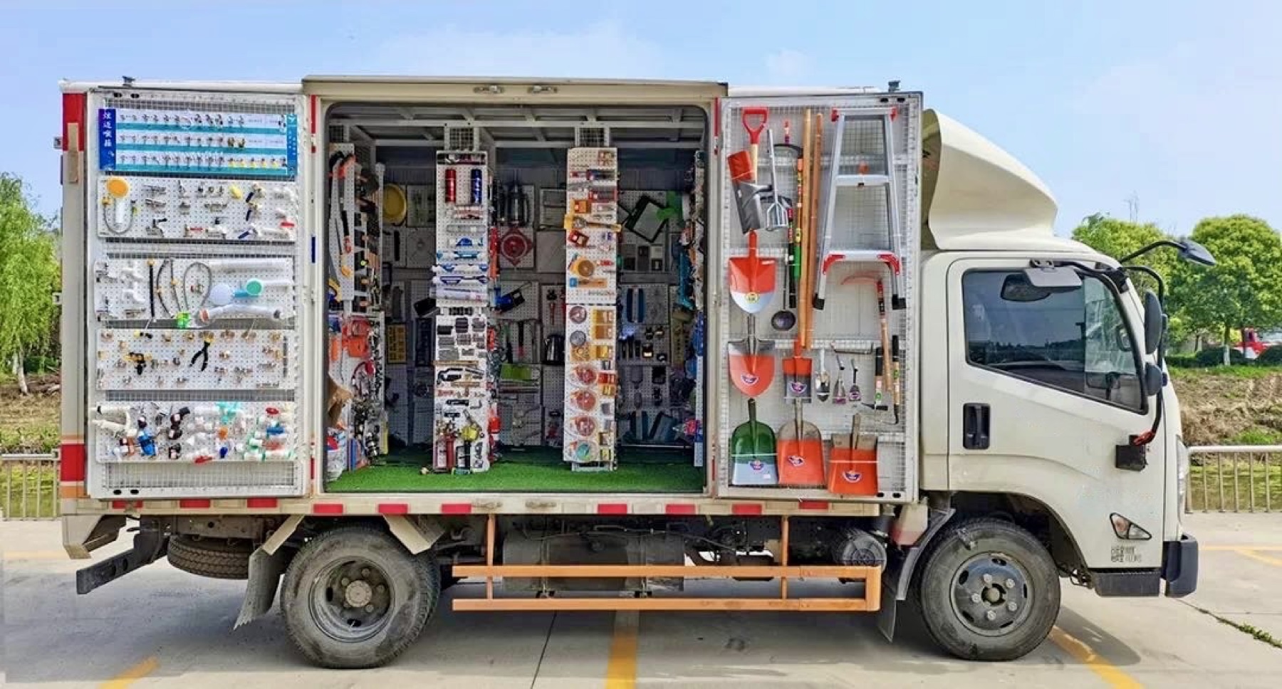 A mobile industrial product distribution vehicle